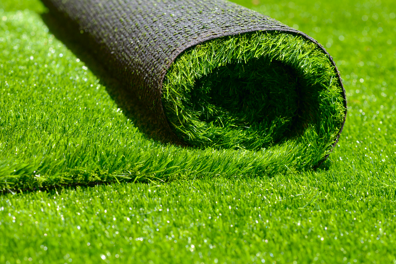 green artificial roller grass